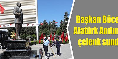 Başkan Böcek Atatürk Anıtına çelenk sundu