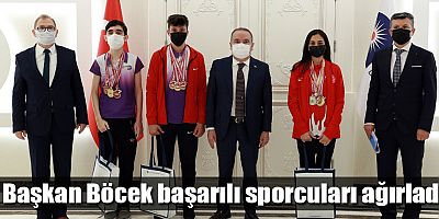 Başkan Böcek başarılı sporcuları ağırladı