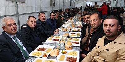 Başkan Böcek Gaziantep’te depremzedelerle iftar yaptı