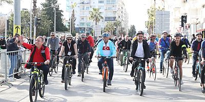 Başkan Böcek iklim değişikliğine farkındalık için pedal çevirdi
