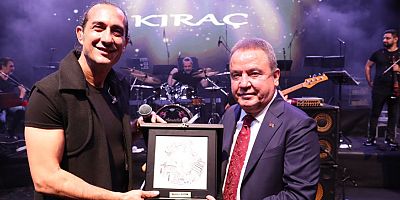 Başkan Böcek Kıraç konserini Alanyalılar ile birlikte izledi