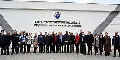 Başkan Böcek kurutma ve paketleme tesisini gezdi