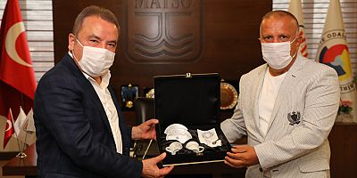 Başkan Böcek Manavgat’ta turizmcilerle buluştu