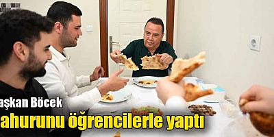 Başkan Böcek sahurunu öğrencilerle yaptı