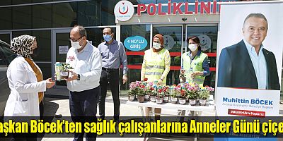 Başkan Böcek’ten sağlık çalışanlarına Anneler Günü çiçeği