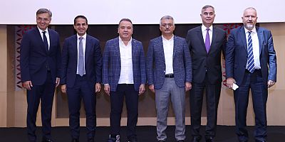 Başkan Böcek turizmcilerle bir araya geldi