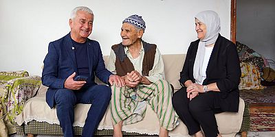 Başkan Geyikçi, Dünya Yaşlılar Günü’nde Büyükleri Ziyaret Etti