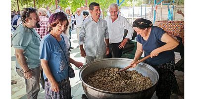 Başkan Halıcı aşure dağıtımı etkinliklerine katıldı