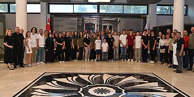 Başkan Kara'dan dereceye giren gençlere ödül