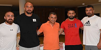 Başkan Kara'dan güreşçilere ödül