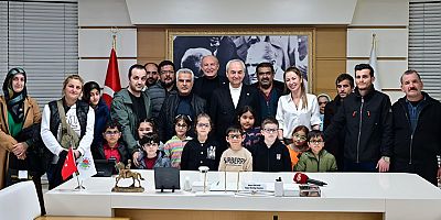 Başkan Kocagöz, görme sorunu olan öğrencilere gözlüklerini teslim etti