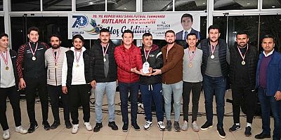 Başkan Köleoğlu, futbol turnuvası katılımcılarına kutlama yemeği düzenledi