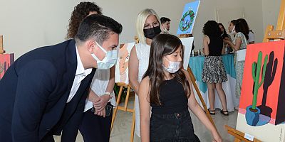 Başkan Köleoğlu sene sonu sergisine katıldı