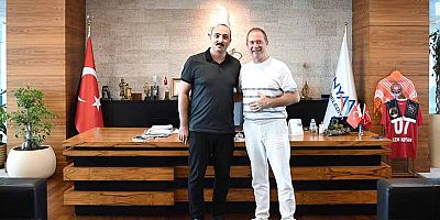 Başkan Kotan sanatçı Sümer Ezgü'yü ağırladı