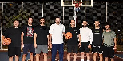 Başkan Kotan ve Vekil Kaya gençlerle basketbol oynadı