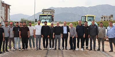 Başkan Menderes Dal asfalt çalışmalarını yerinde inceledi