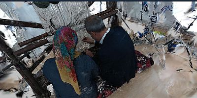 Başkan Menderes Dal halı tezgahında dokuma yaptı