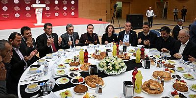 Başkan Muhittin Böcek AESOB’un geleneksel iftar yemeğine katıldı