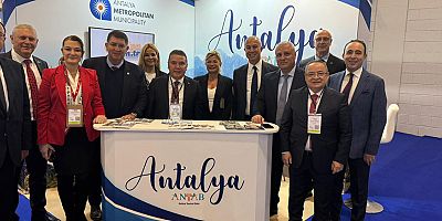 Başkan Muhittin Böcek Dünya Seyahat Fuarı’nda Antalya’yı tanıtıyor