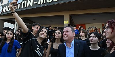 Başkan Muhittin Böcek yeni eğitim-öğretim yılı açılışında öğrencileri yalnız bırakmadı 