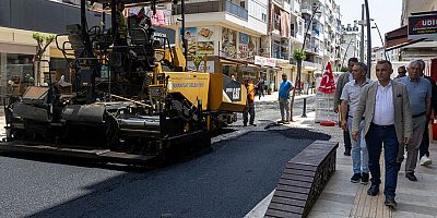 Başkan Nefi Kara çalışmaları yerinde inceledi, esnafla buluştu