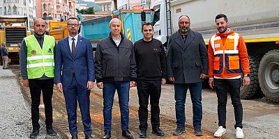 Başkan Özçelik asfalt çalışmalarını yerinde inceledi