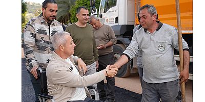 Başkan Özçelik Atatürk Caddesi'ndeki çalışmaları inceledi