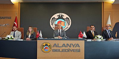 Başkan Özçelik'ten yeni hizmet binasında yeni müjdeler