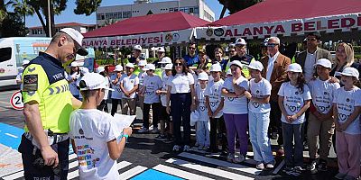 Başkan Özçelik Trafik Haftası etkinliklerine katıldı