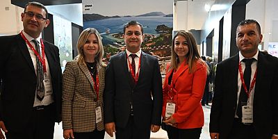 Başkan Öztürk Kemer stantını ziyaret etti