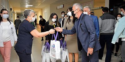 Başkan Sözen'den 1000 kadın sağlık çalışanına 8 Mart hediyesi