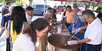 Başkan Topaloğlu, Çamyuva'da vatandaşlara aşure dağıttı
