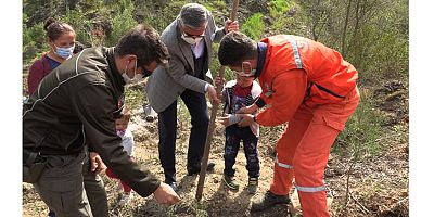 Başkan Topaloğlu Down sendromlu çocuklarla fidan dikti