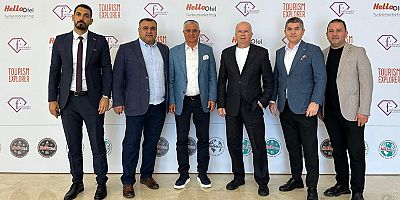 Başkan Topaloğlu, forumda acentecilerle bir araya geldi