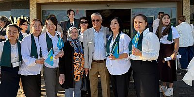 Başkan Topaloğlu Kazakistanlı öğretmenlerle bir araya geldi