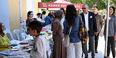 Başkan Topaloğlu kermese katıldı