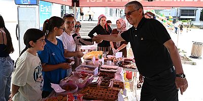 Başkan Topaloğlu kermese katıldı 