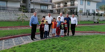 Başkan Topaloğlu Kuzdere mahallesinde yapılan parkta çocuklarla biraraya geldi