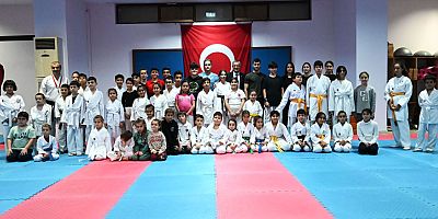 Başkan Topaloğlu milli karatecilerle bir araya geldi