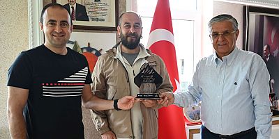 Başkan Topaloğlu’na teşekkür plaketi