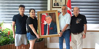 Başkan Topaloğlu’na yağlı boya tablo hediye edildi