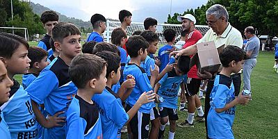 Başkan Topaloğlu’ndan futbolculara moral ziyareti