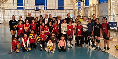 Başkan Topaloğlu’ndan geleceğin voleybolcularına ziyaret