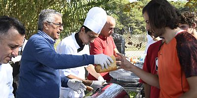 Başkan Topaloğlu’ndan öğrencilere mangal partisi