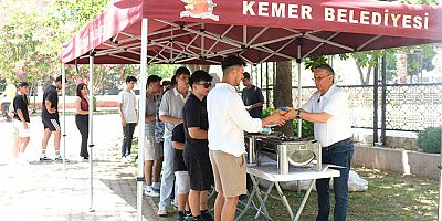 Başkan Topaloğlu’ndan öğrencilere mangal partisi