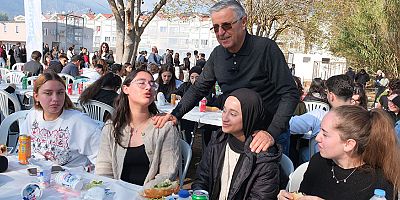 Başkan Topaloğlu’ndan öğrencilere mangal partisi