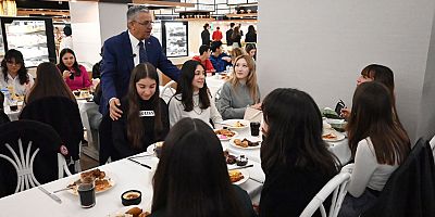 Başkan Topaloğlu’ndan öğrencilere motivasyon yemeği