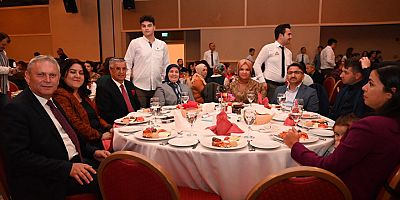 Başkan Topaloğlu’ndan öğretmenlere yemekli eğlence