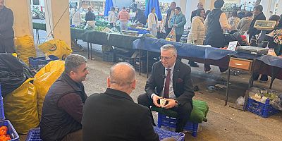 Başkan Topaloğlu’ndan pazar esnafına ziyaret