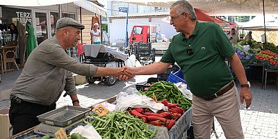 Başkan Topaloğlu’ndan pazar esnafına ziyaret 